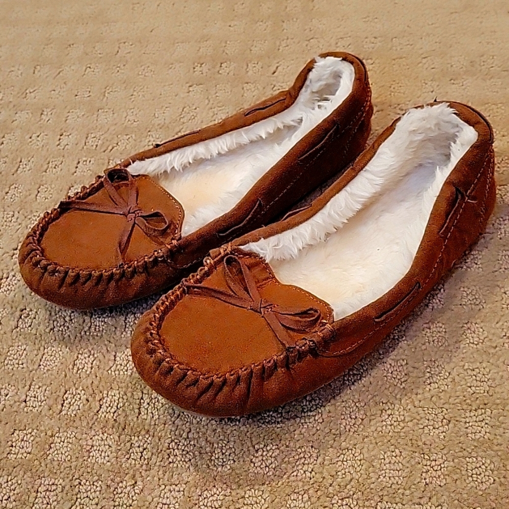 Girls moccisan slippers size 3